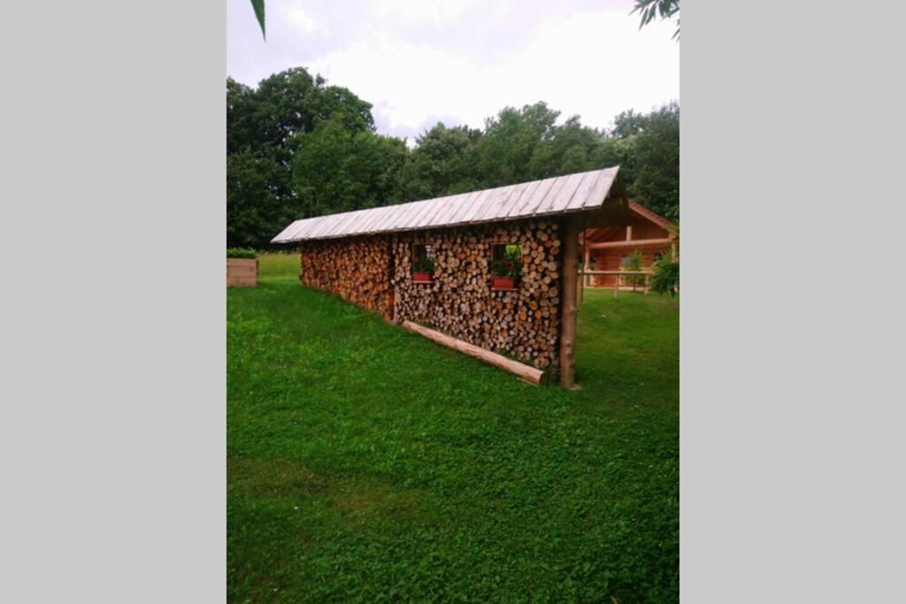 Hut At The Forest Male Brusnice Экстерьер фото